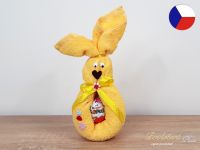 Velký velikonoční zajíček z ručníku Sofie žlutý + vajíčko s překvapením