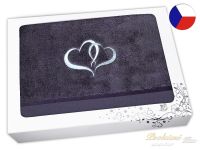 Luxusní dárková balení ručníku s výšivkou antracit Srdce bílá/stříbrná